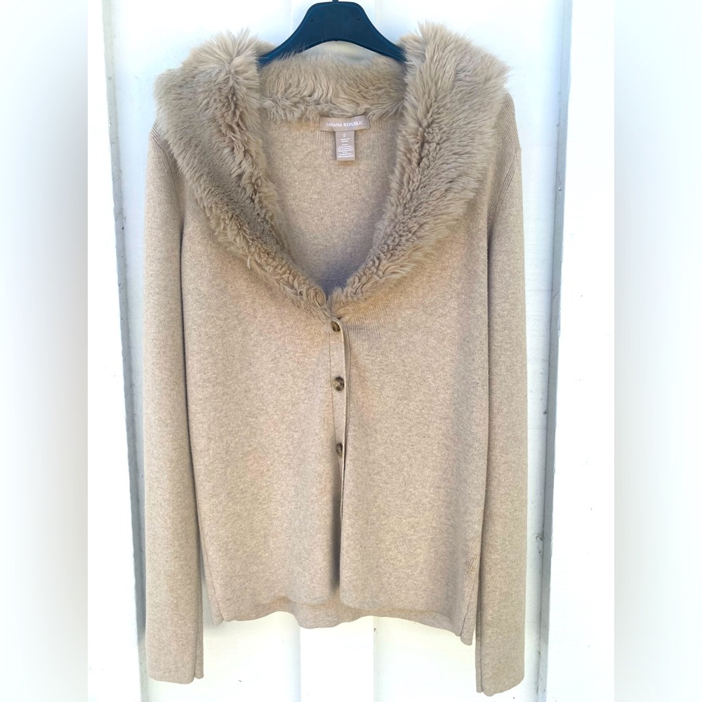 Cotton and cashmere cardigan with faux fur collar. Size small.